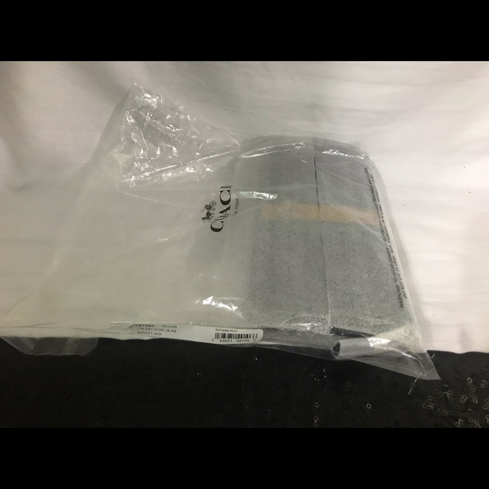 Coach Wallet - Picture 6 of 6